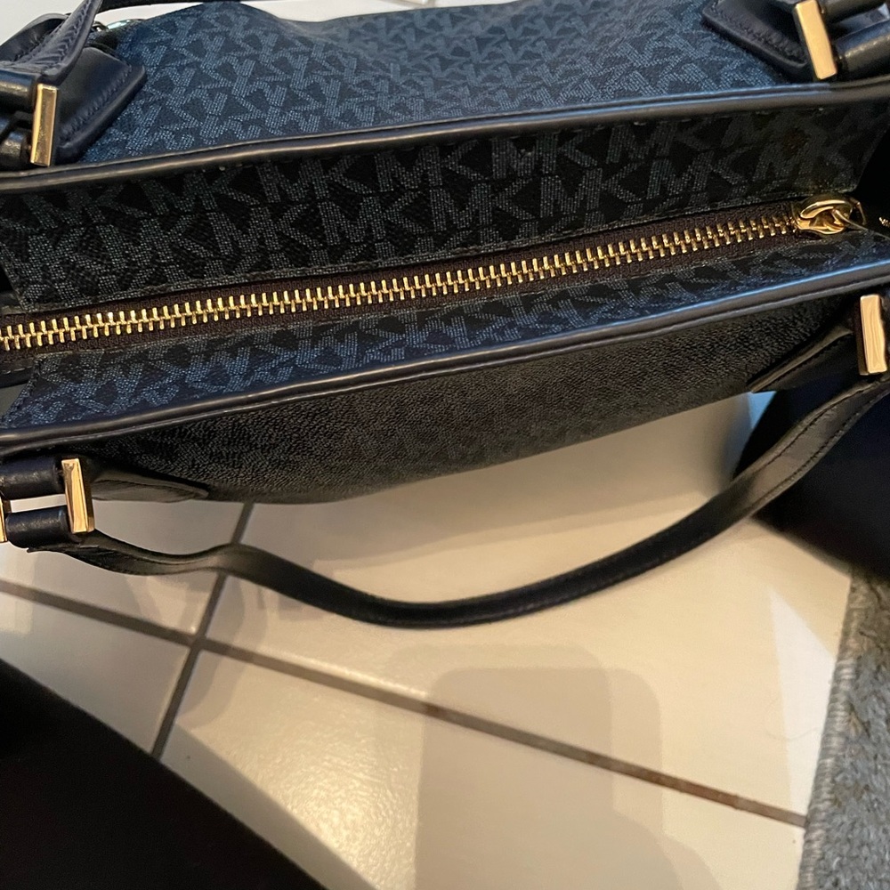 Michael Kors blue Tote - Picture 6 of 6